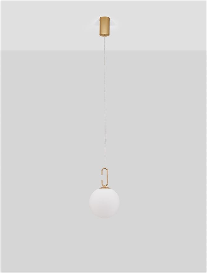O candeeiro suspenso Hook é sinónimo de elegância e modernidade. É a maneira perfeita de trazer luz, estilo e design ao seu lar.