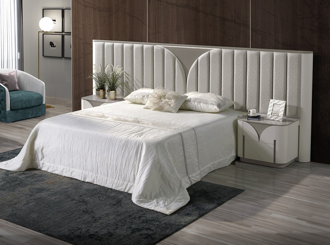 A cama de casal Bello Line é um luxuoso e moderno móvel que oferece conforto e beleza para a sua casa. Esta cama tornará o seu quarto um ambiente ainda mais acolhedor!