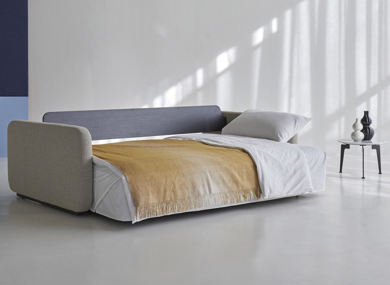 Aproveite o espaço com o sofá cama Vogan. Desfrute de um estilo moderno e conforto, sem restringir a sua área de descanso.