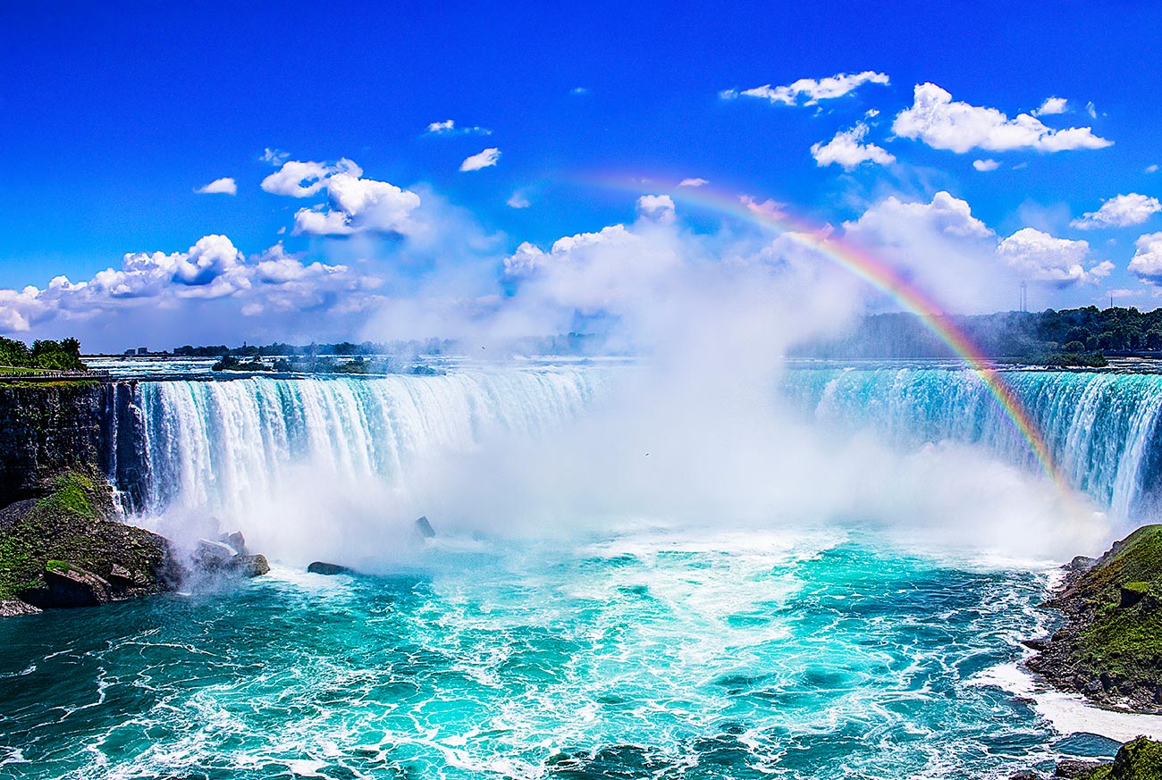 Cachoeira e pintura de arco-íris