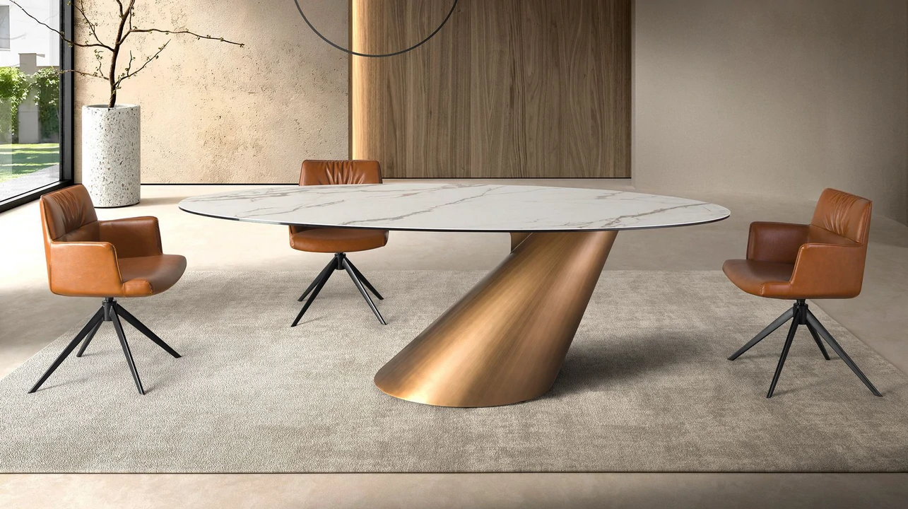 Mesa com tampo cerâmico elegante e pé de design, unindo modernidade e funcionalidade ao espaço.