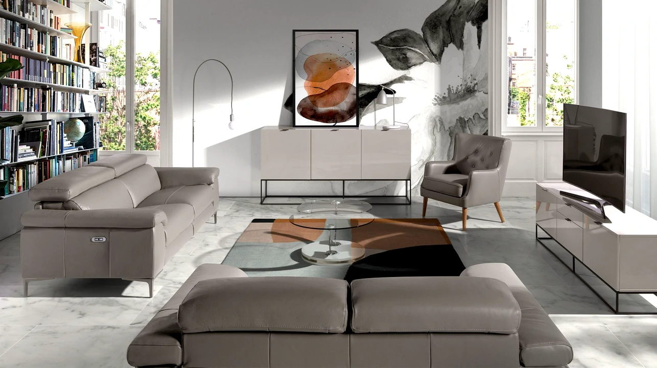 Sala de estar aconchegante com sofás e móvel para TV, ideal para momentos de relaxamento.