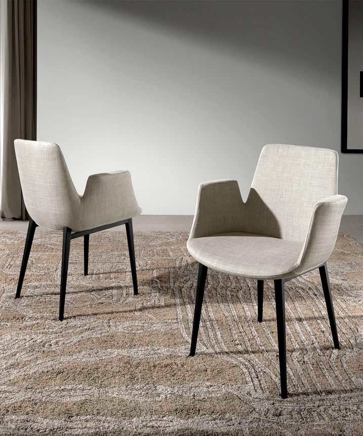 Cadeirões elegantes para sala de jantar, design moderno e conforto para suas refeições.