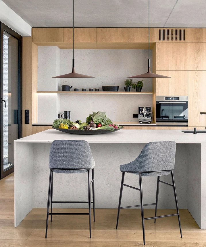 Bancos altos para ilha, design moderno e funcional para cozinhas e bares.