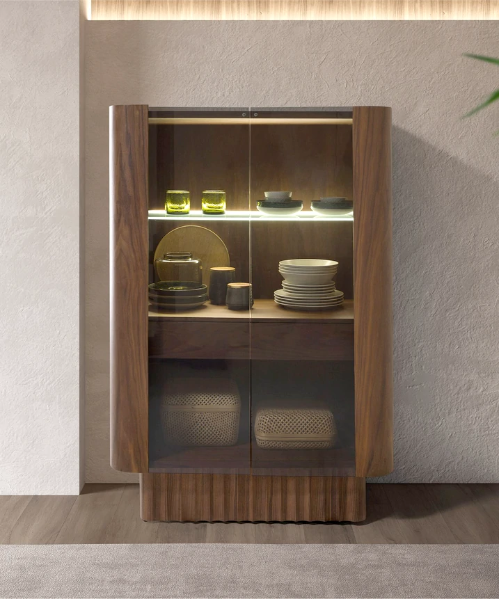 Vitrine de bar elegante, design moderno para exibir bebidas e copos com estilo