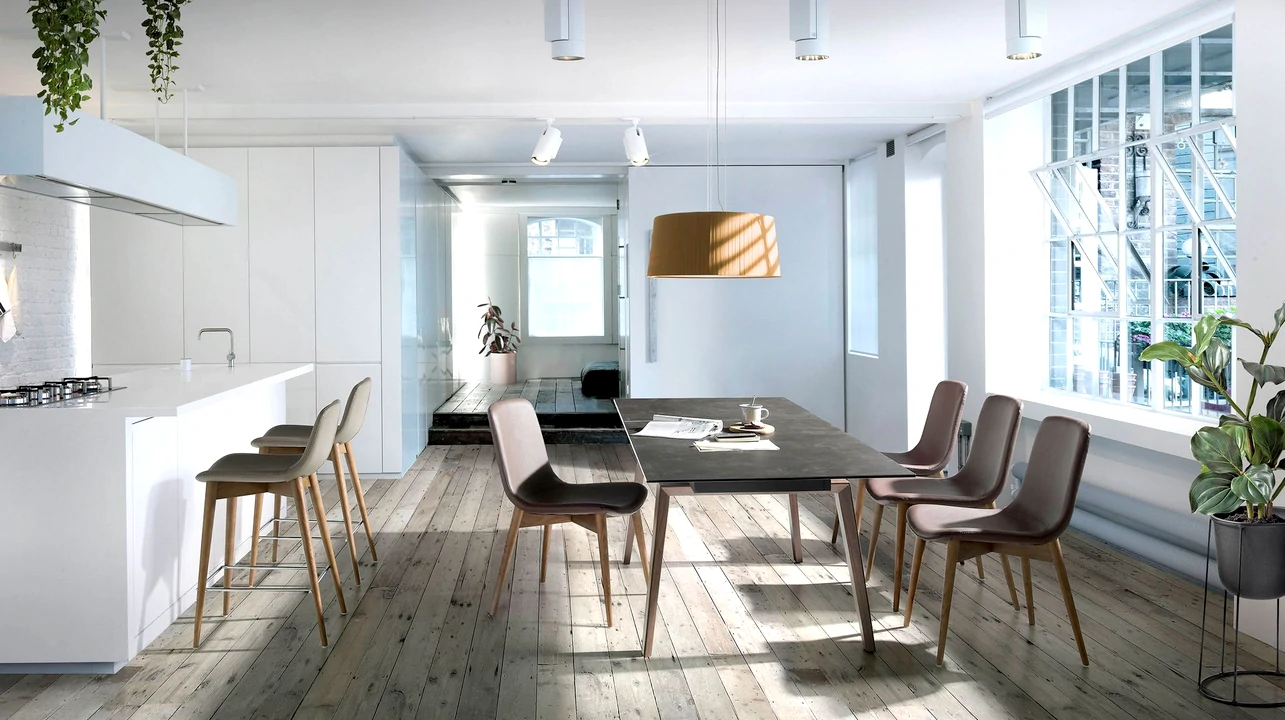 Integração perfeita, sala de jantar e cozinha em open space, luz e espaço