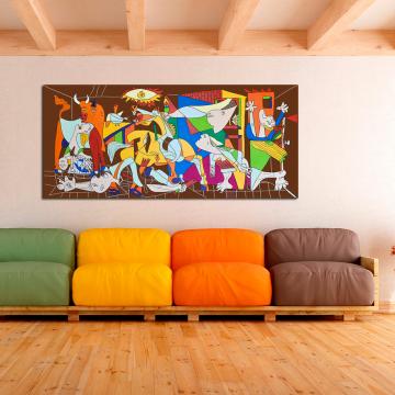 Guernica pintando fundo marrom