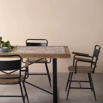 Mesa com Azulejos