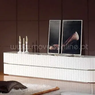 Comoda 02 on branca texturada com duas gavetas, velas e quadros decorativos