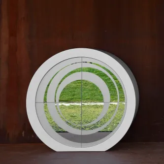 Móvel bar Hipnose circular com anéis concêntricos espelhados e prateleira interior