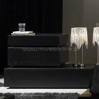 Mesa de cabeceira N1 preta com duas gavetas, livro e copo em cima