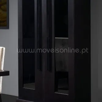 Louceiro Piano em madeira preta com portas de vidro e puxadores verticais