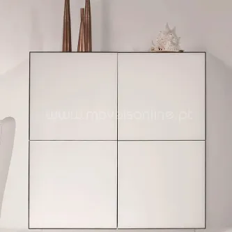 Movel bar Carrara branco de quatro portas montado na parede com vasos decorativos