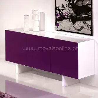 Aparador Macau branco e roxo de linhas modernas com portas lisas e pés rectangulares