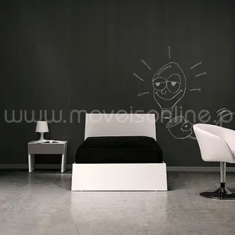 Cama juvenil branca com roupa de cama preta, mesa de cabeceira, cadeira e parede com desenho