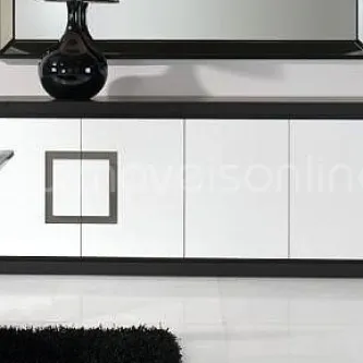 Aparador Vogue branco e preto com três portas, puxadores quadrados e tampo preto