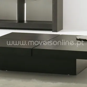 Mesa de centro Kyoto preta, de design baixo com tampo dividido.