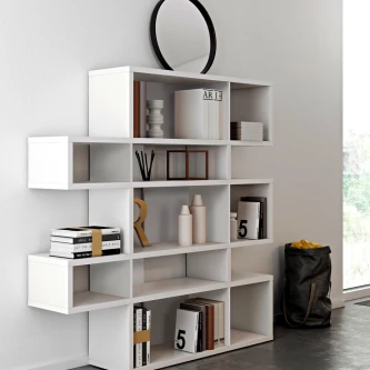 Estante London II branca modular com prateleiras escalonadas, livros e objetos decorativos