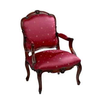 Cadeirão Évora em madeira escura com estofos vermelhos com padrão discreto