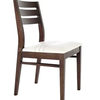 Cadeira em madeira escura com assento estofado branco e costas com ripas horizontais