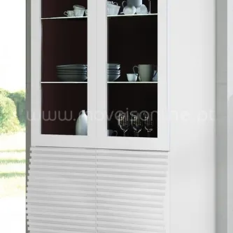 Vitrine Ellipse com LED branca, portas de vidro e prateleiras com loiça