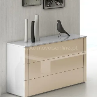 Comoda Versatile RI branca com frentes bege brilhante e três gavetas
