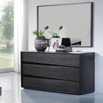 Cómoda preta de três gavetas com espelho retangular e vaso decorativo