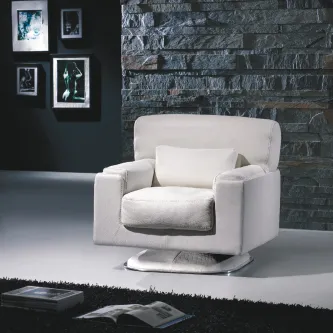 Maple Baggio poltrona branca estofada com almofada retangular e base metálica giratória