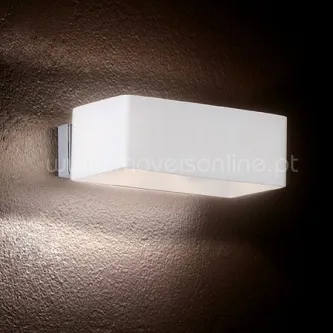 Candeeiro Box retangular branco de parede com luz difusa