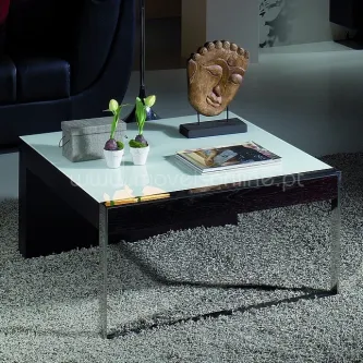 Mesa de centro Loures quadrada com tampo branco, base escura e pés cromados