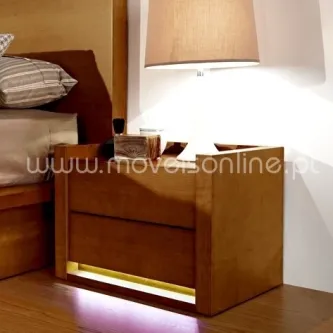 Mesa de cabeceira Cassiel em madeira com 2 gavetas e luz inferior