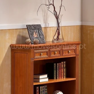 Livreiro Havai em madeira com gavetas e prateleiras com livros e vaso decorativo