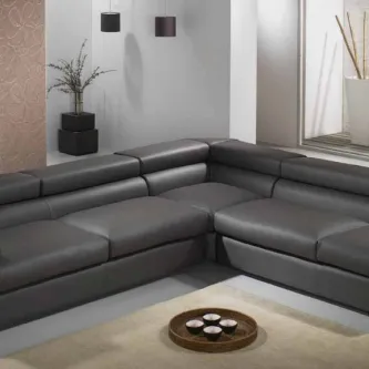Deixa-te envolver pelo conforto e luxo do nosso sofá de canto Genebra. Um móvel versátil e moderno para o seu lar!