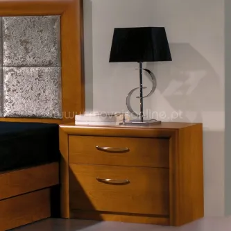Mesa de cabeceira Gaudi em madeira carvalho com duas gavetas e candeeiro preto