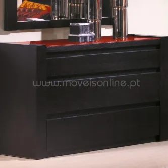 Comoda Vogue preta de quatro gavetas com tampo vermelho brilhante