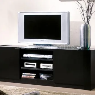 Movel TV Vogue preto com prateleiras centrais e TV prateada