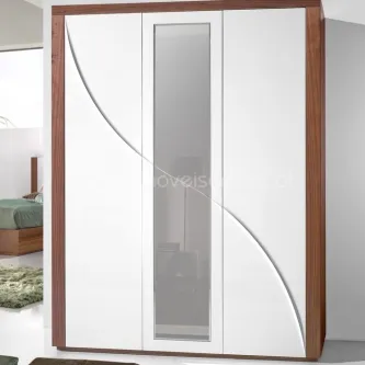 Um roupeiro S perfeito para a sua casa. Com um design moderno e elegante, ele vai certamente se destacar na decoração do seu ambiente.
