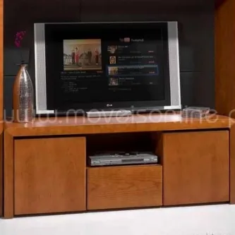 Movel tv mjb em madeira com TV LCD, prateleira central e duas portas