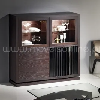 Movel bar piano em madeira escura com duas vitrines e portas inferiores