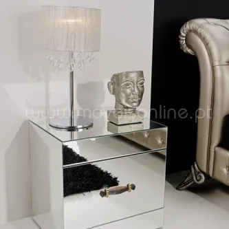 Mesa de cabeceira espelhada com candeeiro e busto decorativo