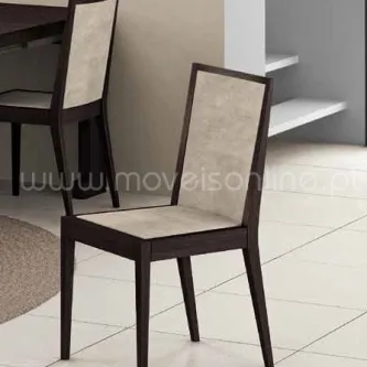 Cadeira Strong em madeira escura com assento e costas estofadas bege