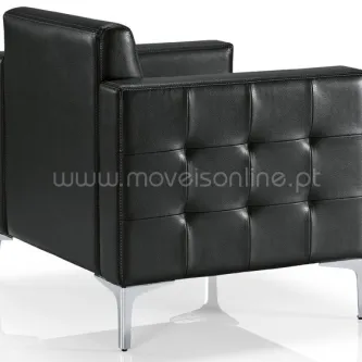 Maple Camelot poltrona de couro preto capitonê com pés metálicos