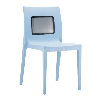 Cadeira Lucca T azul claro em plástico com recorte quadrado no encosto