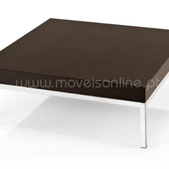 Mesa Vega com tampo castanho e pernas metálicas brancas