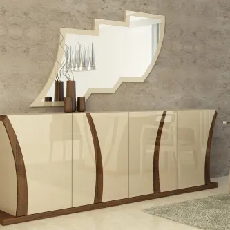 Aparador Neptuno creme com espelho geométrico e vasos decorativos