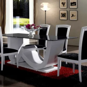 Mesa de jantar Dubai com tampo de vidro preto e base escultórica branca, quatro cadeiras.
