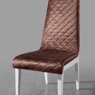Cadeira Paris estofada castanho com padrão matelassé e pernas brancas