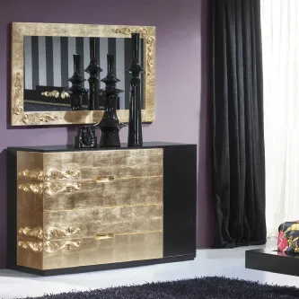 Cómoda preta com frente dourada e relevo, espelho dourado e peças decorativas pretas