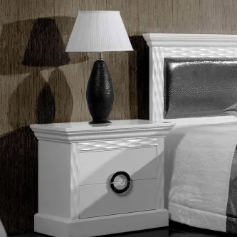 Mesa de cabeceira Onda branca com puxador circular preto e candeeiro de abajur