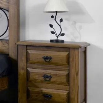 Mesa de cabeceira Gucci em madeira com três gavetas e candeeiro decorativo